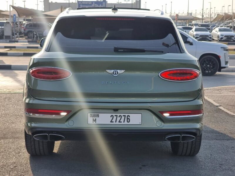 2023 Bentley Bentayga 4.0 litres V8 Twin Turbo Special Order Green Beige Luxury SUV