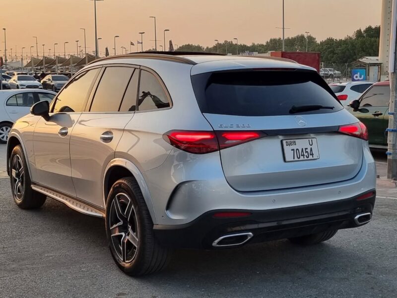 2024 Mercedes-Benz GLC 2.0-liter Inline 4-cylinder Turbocharged Engine Silver Black SUV