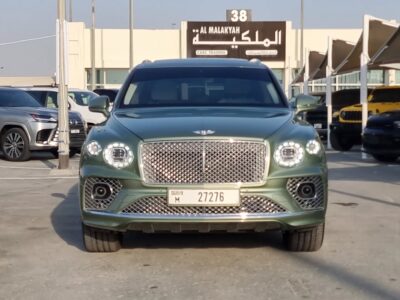 2023 Bentley Bentayga 4.0 litres V8 Twin Turbo Special Order Green Beige Luxury SUV