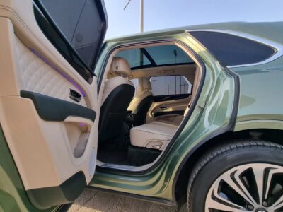 2023 Bentley Bentayga 4.0 litres V8 Twin Turbo Special Order Green Beige Luxury SUV