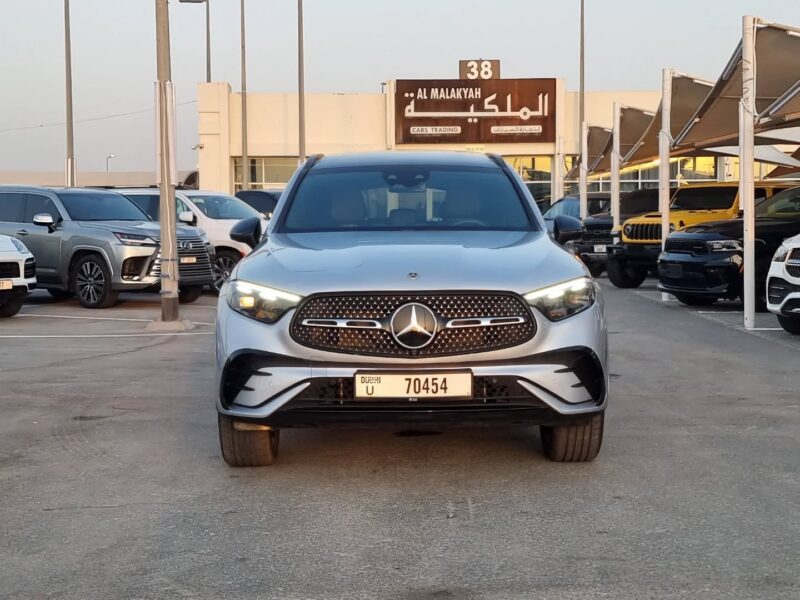 2024 Mercedes-Benz GLC 2.0-liter Inline 4-cylinder Turbocharged Engine Silver Black SUV