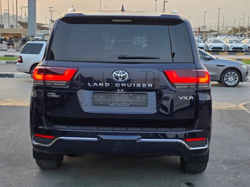 2023 Toyota Land Cruiser VXR 3.5L Twin Turbo V6 Petrol Engine Black Red SUV