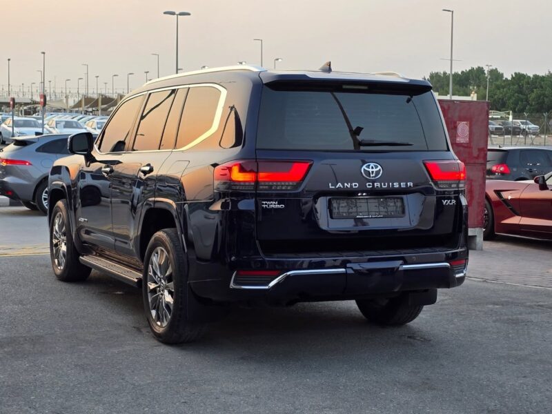 2023 Toyota Land Cruiser VXR 3.5L Twin Turbo V6 Petrol Engine Black Red SUV