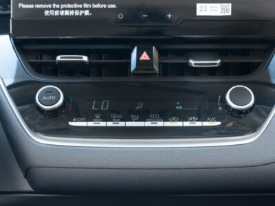 2025 Toyota Corolla 1.8L 4-cylinder Atkinson-cycle Petrol Engine White Black Sedan