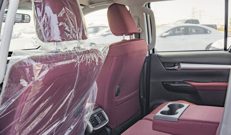 2025 Toyota Hilux 2.7L 4-cylinder, DOHC, 16-valve with VVT-i White Red Pickup Truck