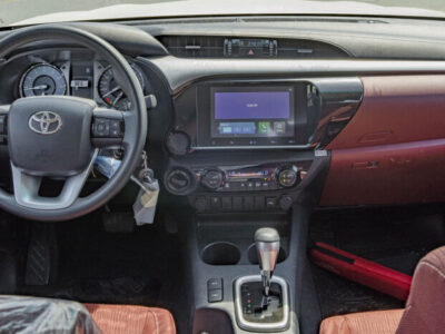 2025 Toyota Hilux 2.7L 4-cylinder, DOHC, 16-valve with VVT-i White Red Pickup Truck