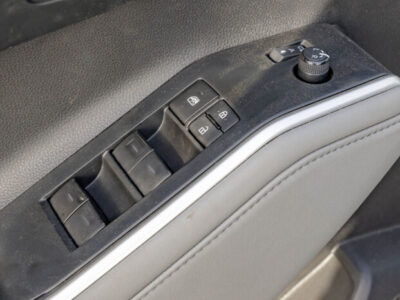 2025 Toyota Highlander LE 2.5L Inline-4 Hybrid Engine White Black SUV Automatic