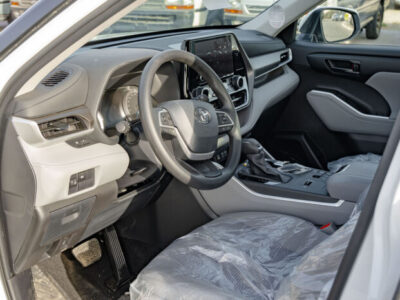 2025 Toyota Highlander LE 2.5L Inline-4 Hybrid Engine White Black SUV Automatic