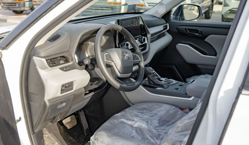 2025 Toyota Highlander LE 2.5L Inline-4 Hybrid Engine White Black SUV Automatic