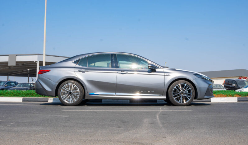 2025 Toyota Camry Lumiere 2.5L Hybrid Inline-4 Engine Silver Tan Sedan Full Option