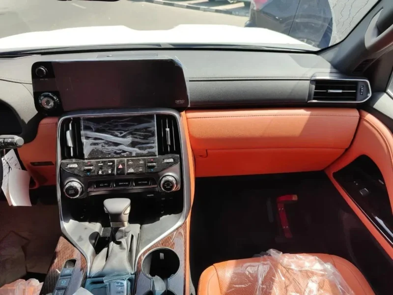 2025 Lexus LX600 VIP 3.5-liter twin-turbo V6 Petrol Engine Black Tan SUV Automatic GCC Specs