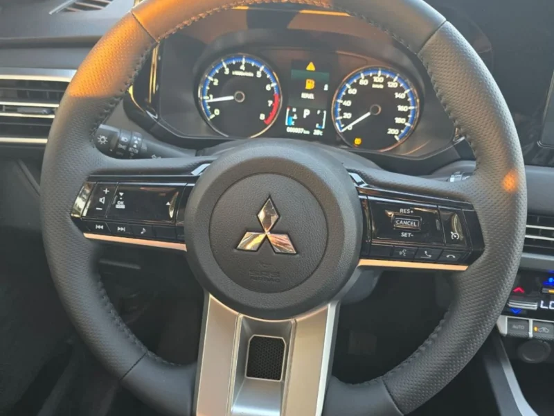 2025 MITSUBISHI XFORCE H-line 1.5 Litres 4 Cylinders Petrol Engine Orange Black SUV