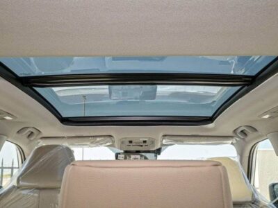 2025 Toyota Highlander Hybrid VXR 2.5 Litres 4 Cylinders Engine White Beige SUV