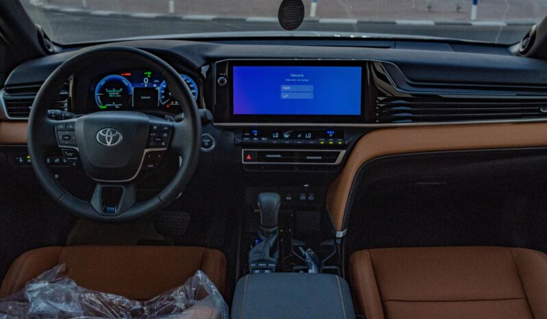 2025 Toyota Camry Lumiere 2.5L Inline-4, DOHC, Dual VVT-iE Black Tan Sedan Full Option