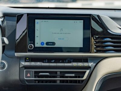 2025 Toyota Camry LE Facelift .5L Inline-4 DOHC 16-Valve with Dual VVT- White Beige Sedan