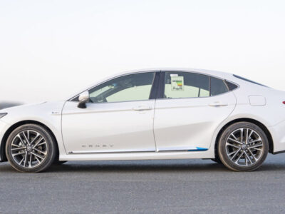 2025 Toyota Camry LE 2.5L Inline-4 Hybrid with Atkinson Cycle White Grey Sedan FWD