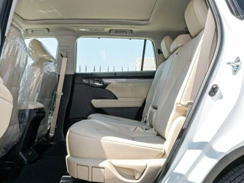 2025 Toyota Highlander Hybrid VXR 2.5 Litres 4 Cylinders Engine White Beige SUV