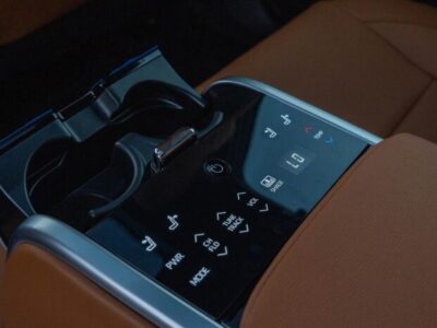 2025 Toyota Camry Lumiere 2.5L Inline-4, DOHC, Dual VVT-iE Black Tan Sedan Full Option