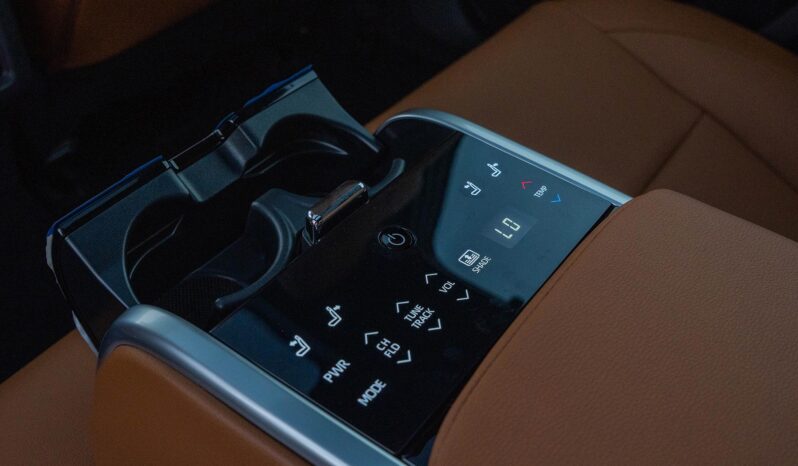 2025 Toyota Camry Lumiere 2.5L Inline-4, DOHC, Dual VVT-iE Black Tan Sedan Full Option