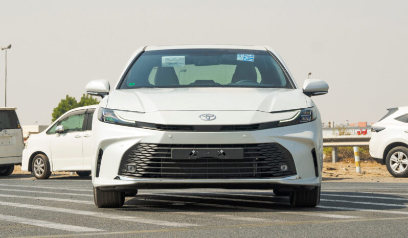 2025 Toyota Camry LE Facelift .5L Inline-4 DOHC 16-Valve with Dual VVT- White Beige Sedan