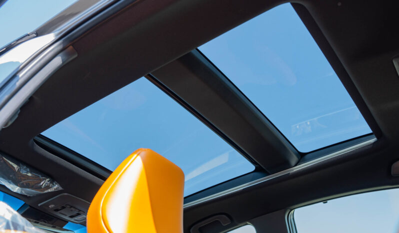 2025 Toyota Camry Lumiere 2.5L Hybrid Inline-4 Engine Silver Tan Sedan Full Option