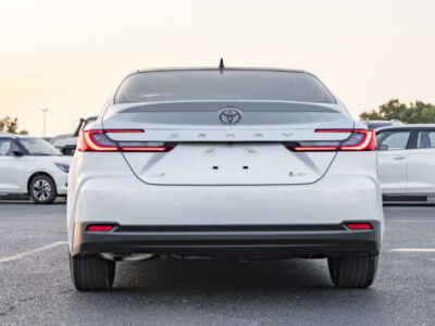 2025 Toyota Camry LE 2.5L Inline-4 Hybrid with Atkinson Cycle White Grey Sedan FWD