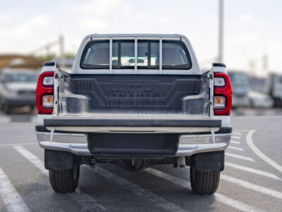 2025 Toyota Hilux 2.7L 4-cylinder, DOHC, 16-valve with VVT-i White Red Pickup Truck