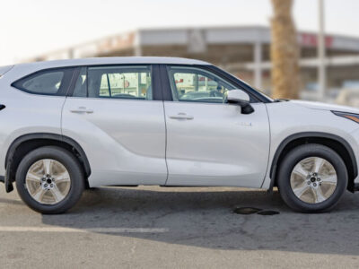 2025 Toyota Highlander LE 2.5L Inline-4 Hybrid Engine White Black SUV Automatic