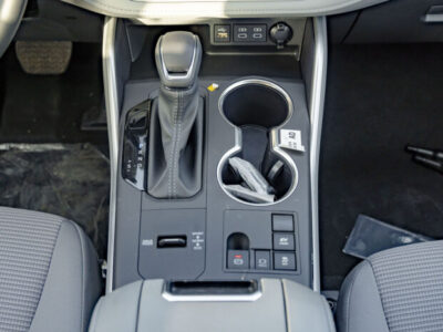 2025 Toyota Highlander LE 2.5L Inline-4 Hybrid Engine White Black SUV Automatic