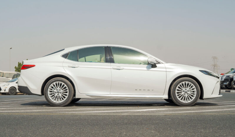 2025 Toyota Camry LE Facelift .5L Inline-4 DOHC 16-Valve with Dual VVT- White Beige Sedan