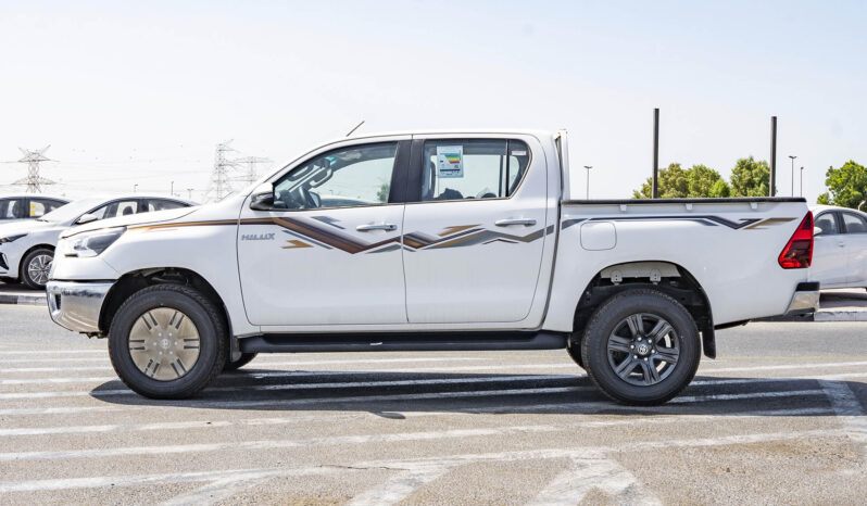2025 Toyota Hilux 2.7L 4-cylinder, DOHC, 16-valve with VVT-i White Red Pickup Truck