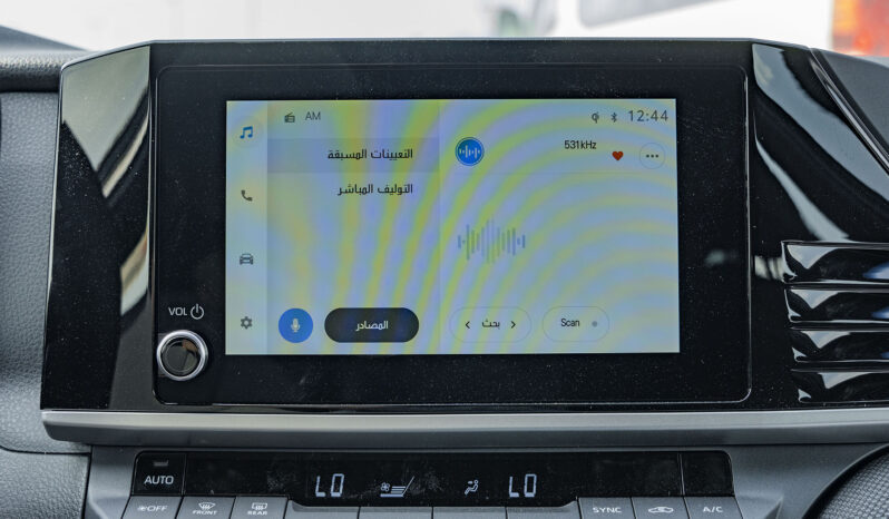 2025 Toyota Camry LE 2.5L Inline-4 Hybrid with Atkinson Cycle White Grey Sedan FWD