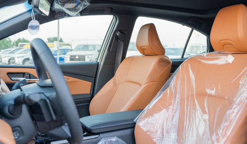 2025 Toyota Camry Lumiere 2.5L Inline-4, DOHC, Dual VVT-iE Black Tan Sedan Full Option