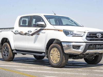 2025 Toyota Hilux 2.7L 4-cylinder, DOHC, 16-valve with VVT-i White Red Pickup Truck