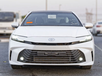 2025 Toyota Camry LE 2.5L Inline-4 Hybrid with Atkinson Cycle White Grey Sedan FWD