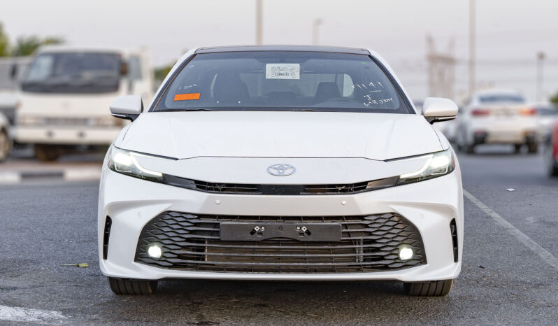 2025 Toyota Camry LE 2.5L Inline-4 Hybrid with Atkinson Cycle White Grey Sedan FWD