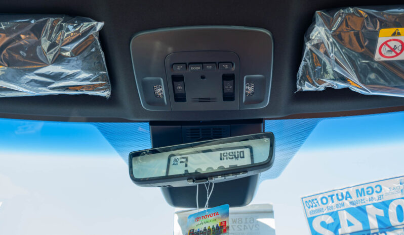 2025 Toyota Camry Lumiere 2.5L Hybrid Inline-4 Engine Silver Tan Sedan Full Option