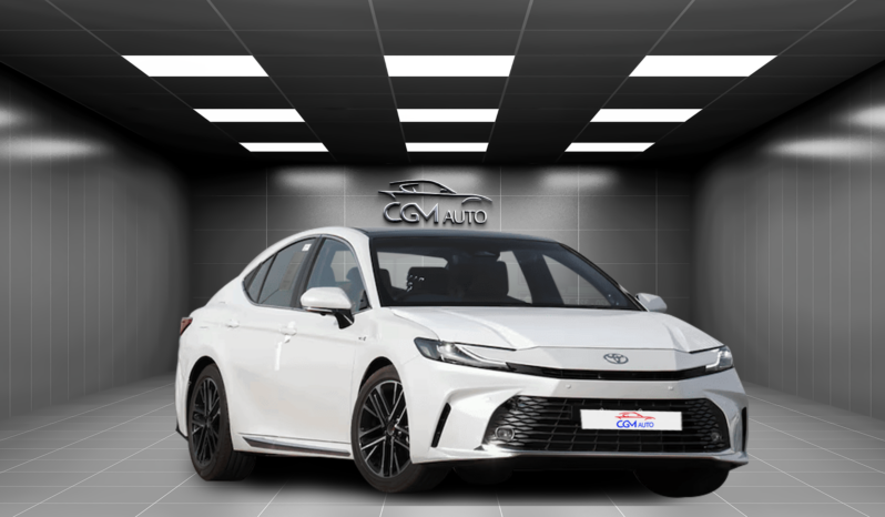 2025 Toyota Camry LE 2.5L Inline-4 Hybrid with Atkinson Cycle White Grey Sedan FWD