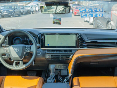 2025 Toyota Camry Lumiere 2.5L Hybrid Inline-4 Engine Silver Tan Sedan Full Option