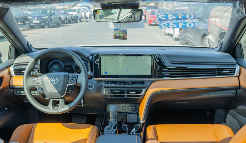 2025 Toyota Camry Lumiere 2.5L Hybrid Inline-4 Engine Silver Tan Sedan Full Option