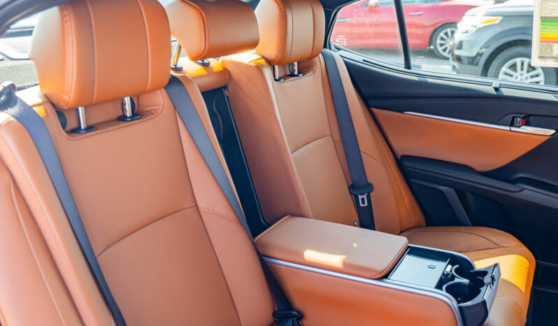 2025 Toyota Camry Lumiere 2.5L Hybrid Inline-4 Engine Silver Tan Sedan Full Option