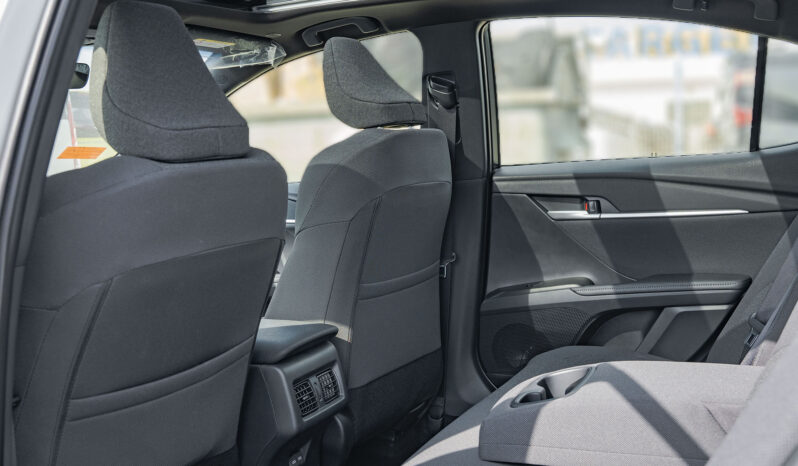 2025 Toyota Camry LE 2.5L Inline-4 Hybrid with Atkinson Cycle White Grey Sedan FWD