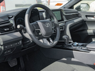 2025 Toyota Camry LE 2.5L Inline-4 Hybrid with Atkinson Cycle White Grey Sedan FWD