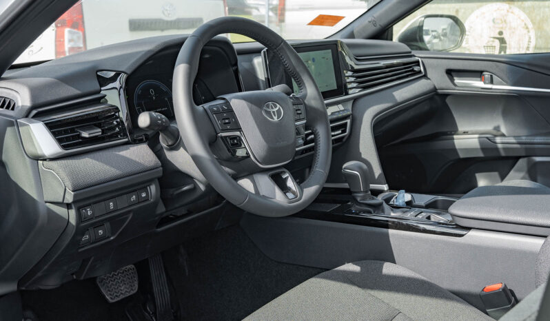 2025 Toyota Camry LE 2.5L Inline-4 Hybrid with Atkinson Cycle White Grey Sedan FWD