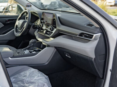 2025 Toyota Highlander LE 2.5L Inline-4 Hybrid Engine White Black SUV Automatic