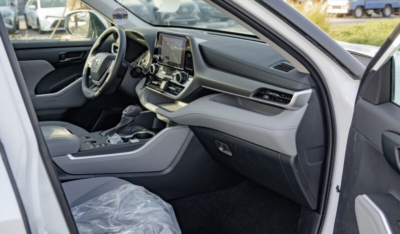 2025 Toyota Highlander LE 2.5L Inline-4 Hybrid Engine White Black SUV Automatic