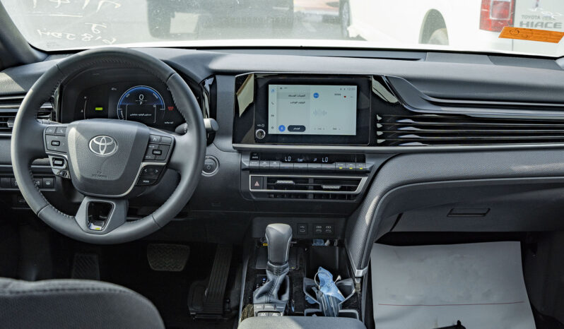 2025 Toyota Camry LE 2.5L Inline-4 Hybrid with Atkinson Cycle White Grey Sedan FWD