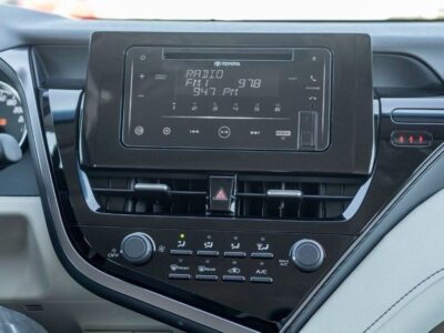 2024 Toyota Camry LE 2.5-liter 4-cylinder Petrol Engine Silver Beige Sedan Automatic GCC