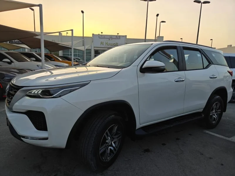 2021 Toyota Fortuner EXR 2.7-liter 4-cylinder Petrol Engine White Tan SUV GCC Specs