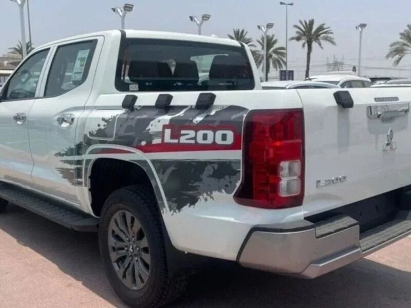 2026 Mitsubishi L200 GLX 2.4-liter Turbocharged Diesel 4 Cylinder Engine White Grey Pickup